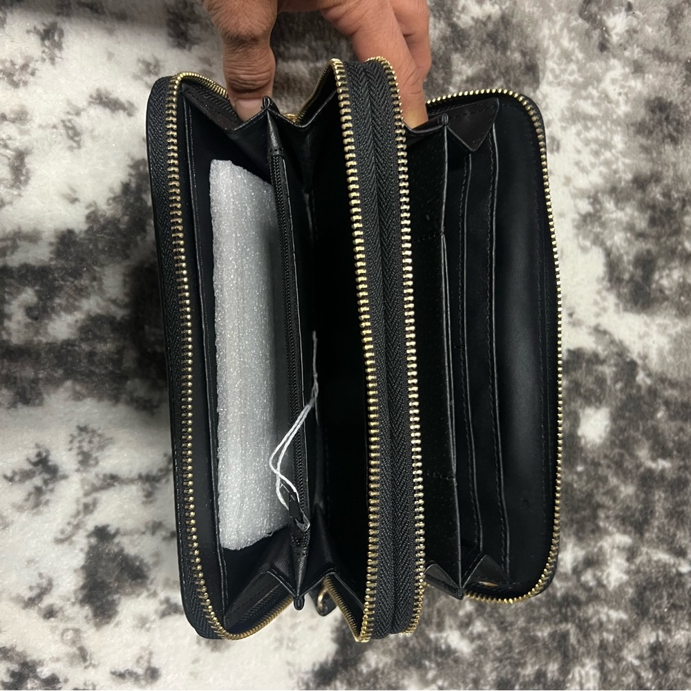 Michael Kors Black Wallet with Gold Logo - Picture 3 of 4